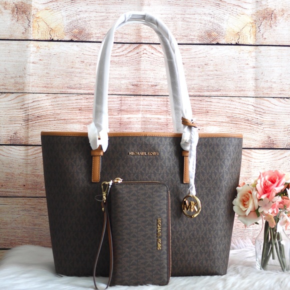 Michael Kors Handbags - 🎗Michael Kors Jet Set Carryall Set